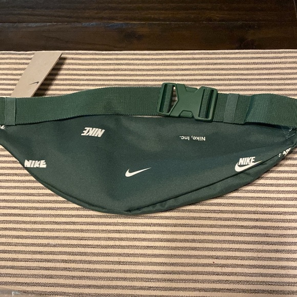 Nike Belt Bag - Picture 3 of 3